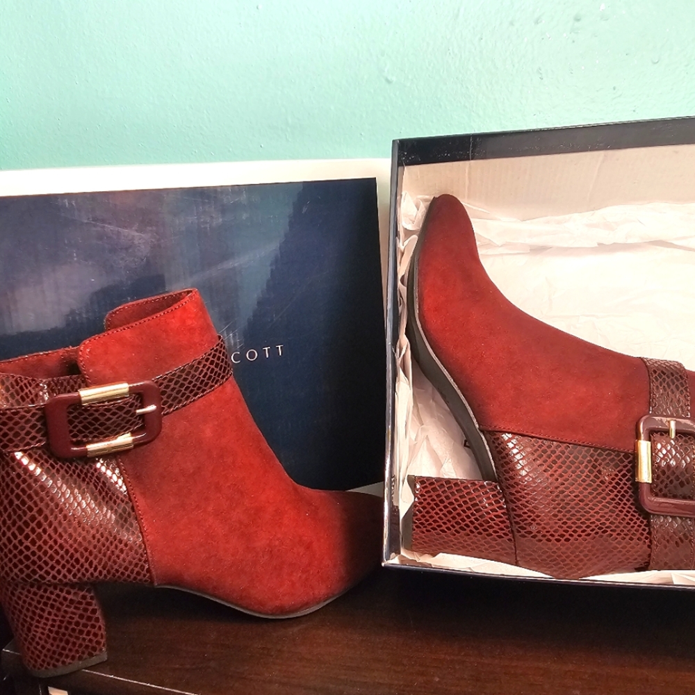 Ladies Shoe